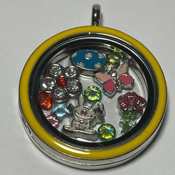 EASTER HOLIDAYS Memory Locket w/ Chain NEW - Picture 1 of 3